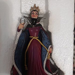 ✨ Disney's Evil Queen Figurine! ✨